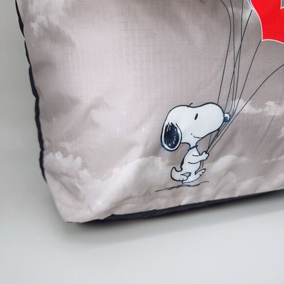 LeSportsac X Peanuts Hailey Light Tote Snoopy Sky Colorful Heart Balloons NWT - Picture 4 of 13